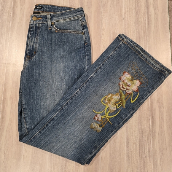 a.n.a. A New Approach Embroidered Floral Boho Womens Bootcut Jeans Size 10 Denim - Picture 5 of 14